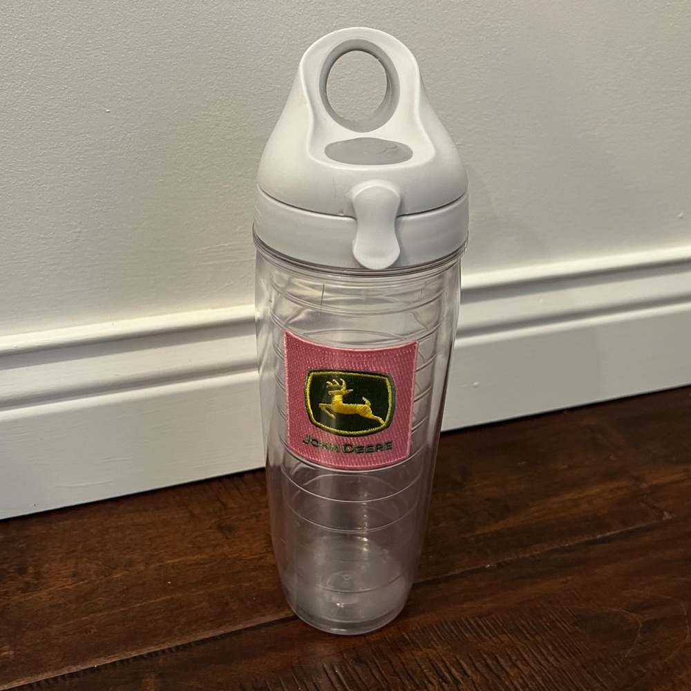 John Deere water bottle and tee med